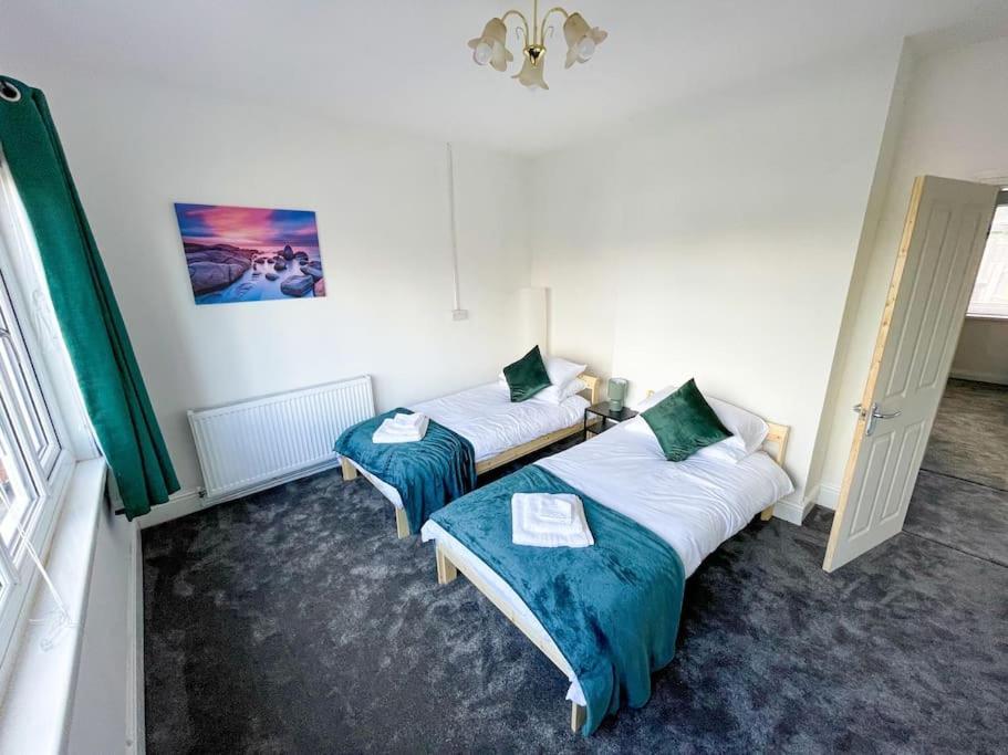 Апартаменты Perfect For Contractors & Families! 7 Beds Free Parking Бирмингем Экстерьер фото