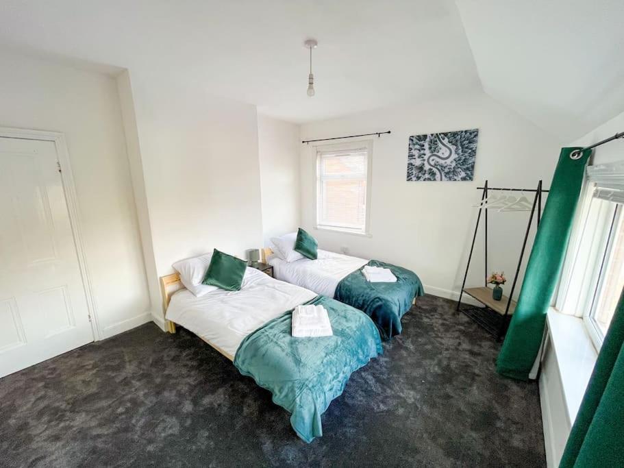 Апартаменты Perfect For Contractors & Families! 7 Beds Free Parking Бирмингем Экстерьер фото