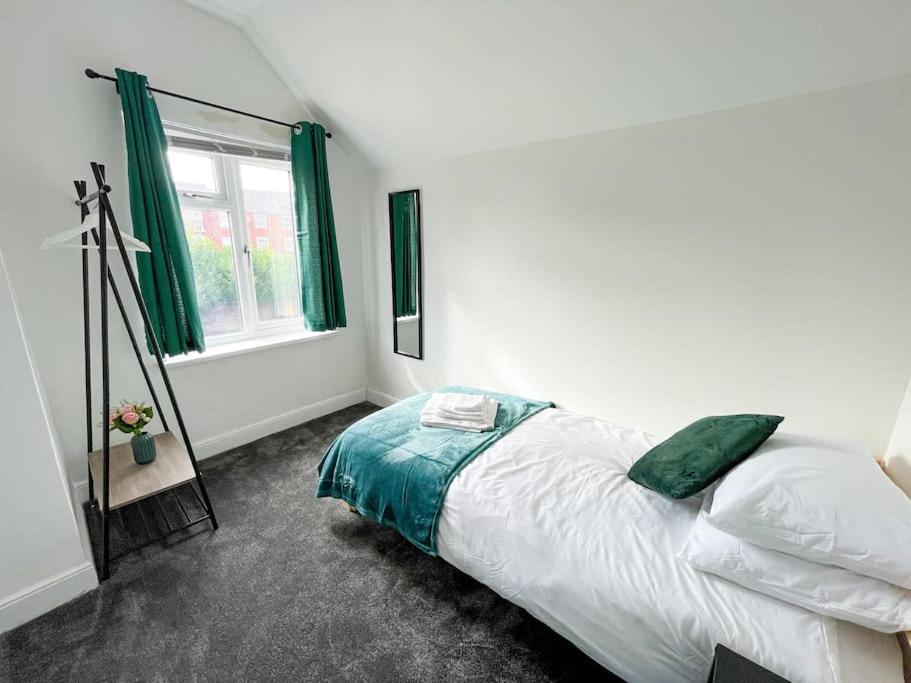Апартаменты Perfect For Contractors & Families! 7 Beds Free Parking Бирмингем Экстерьер фото